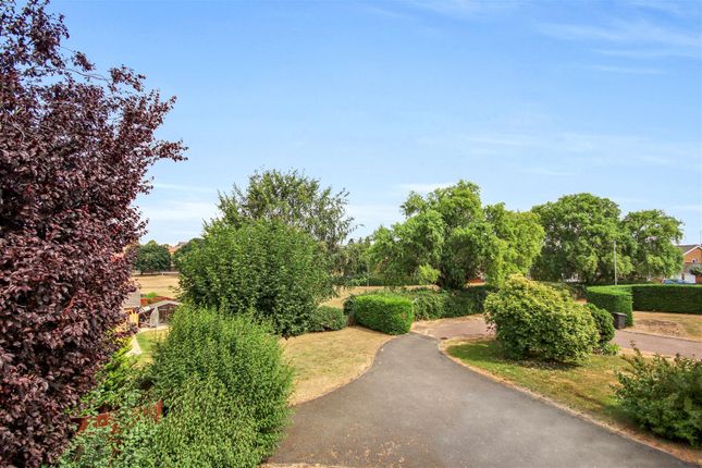 15, Oakpits Way, Rushden photo 2