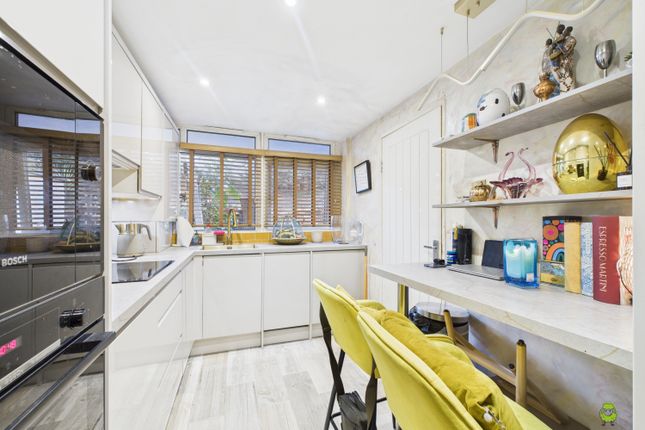 6, Draper Close, Belvedere photo 2