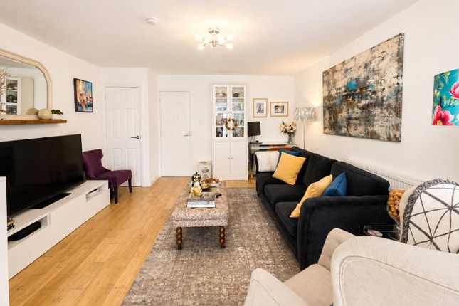 13, Hetherington Way, Greater London photo 3