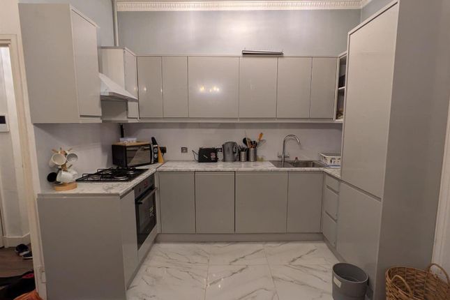 2-bed house on Flat 2, 39, Shooters Hill Road, Blackheath, £425,000