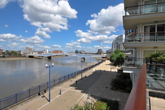 Thumbnail Flat for sale in Riverside West, Smugglers Way