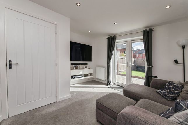 45, Orchard Way, Exeter photo 3