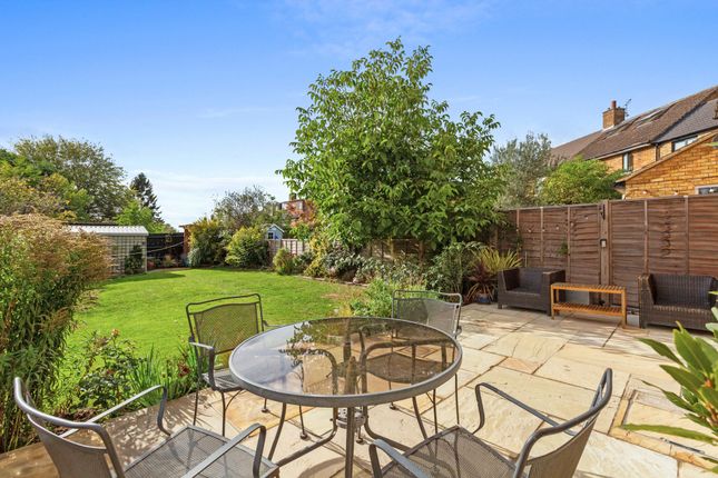 32 Coltman Avenue, Aylesbury photo 4