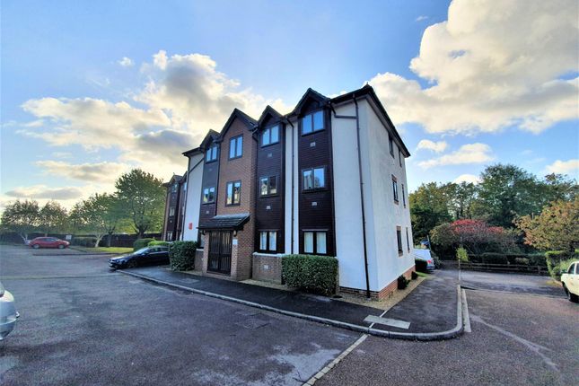 Thumbnail Flat to rent in Compass Point, Fareham