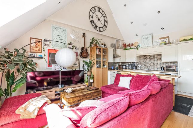 Flat 3, 1 Russell Hill Place, Purley photo 4