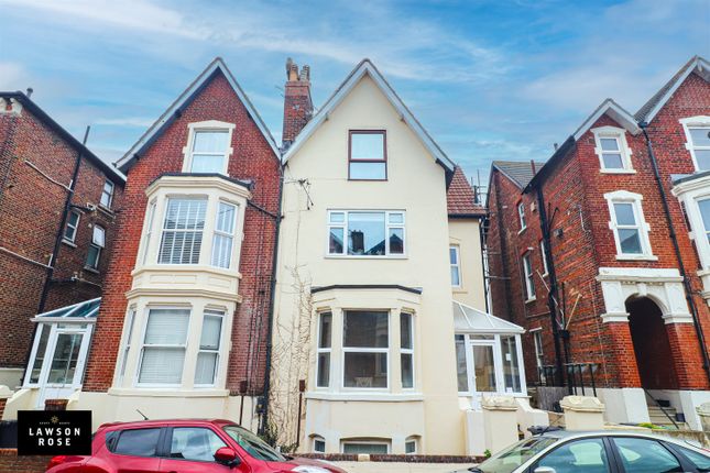 Flat to rent in Waverley Grove, Southsea