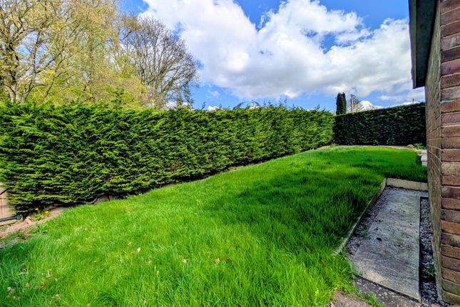 39, Greenside, HUDDERSFIELD photo 2