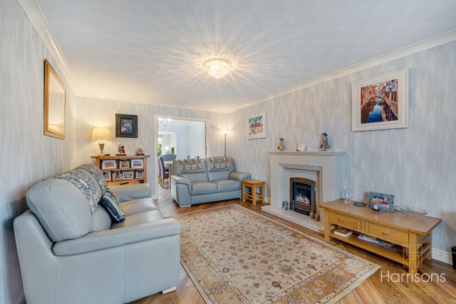 3 Farleigh Close, Westhoughton, Lancashire photo 4