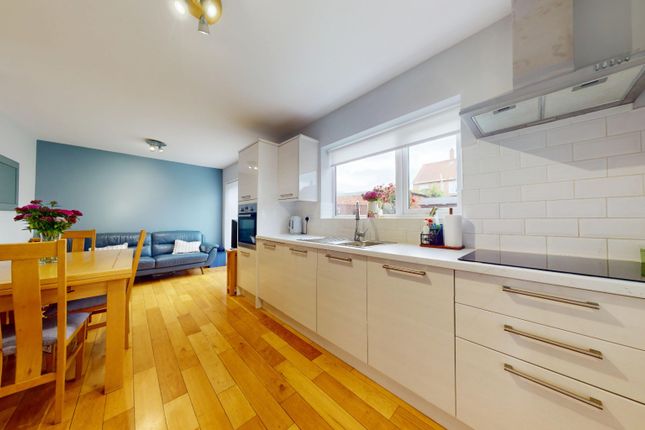 3 Thornholme Avenue, South Shields, Tyne and Wear photo 2