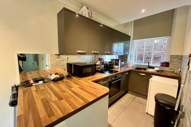 1-bed flat on Flat C, Chapel Court,, Chapel Street, Cheshire, £90,000