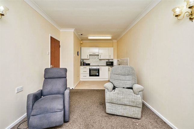 Flat 17, Savoy Court,, Town Lane, Isle of Wight photo 5