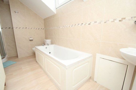 6, Spring Grove Walk, Leeds photo 3