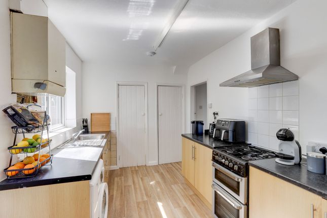 10 Austrey Avenue, Nottingham photo 2