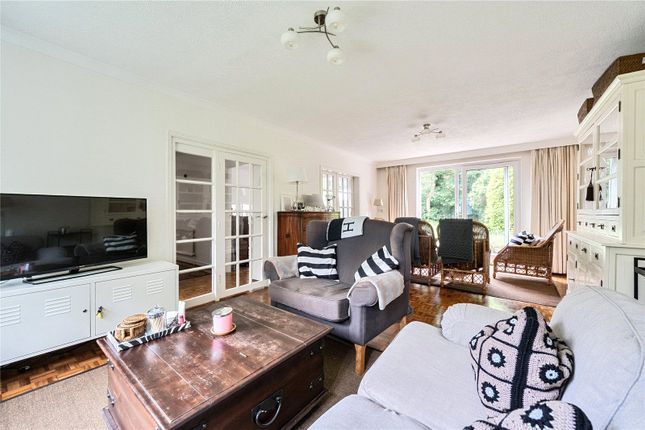 37, Dean Close, Woking photo 3