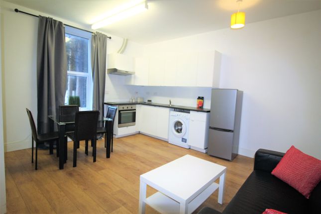 Flat to rent in Hyde Park Terrace, Hyde Park, Leeds