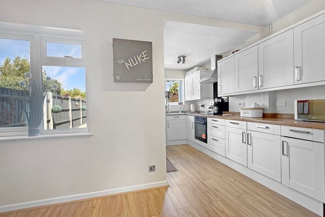 10, Valentine Way, Witham photo 3