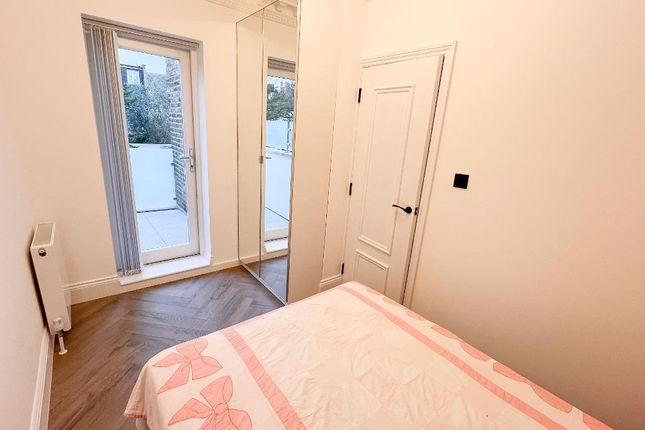 Flat 2, 25, Scrubs Lane, London photo 4