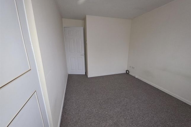 98, Pen Y Cae, Caerphilly photo 2