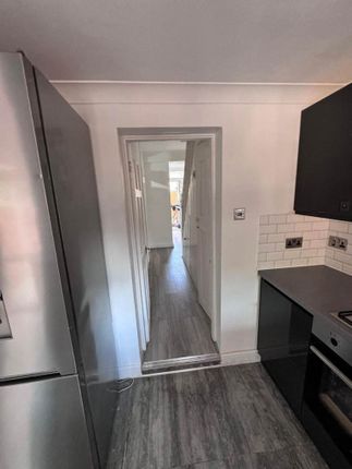 Bulwer Road, Edmonton photo 4