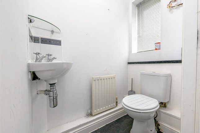 18, Pendle Court, Leigh photo 4