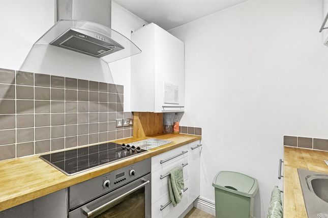 Flat 10 The Orkneys, 3, Salisbury Road, Blandford Forum photo 3