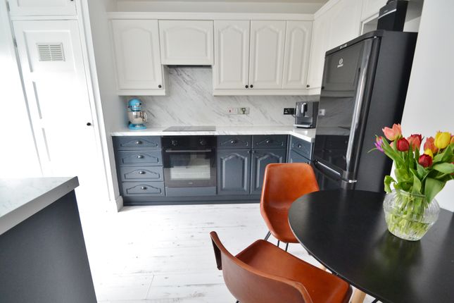 Maisonette to rent in Castlewood Road, Cockfosters