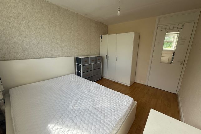 Trinity Way, Acton photo 2