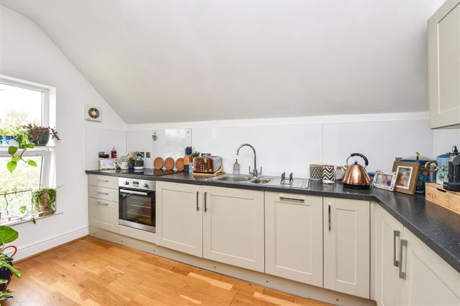 Flat to rent in Station Road, Petersfield