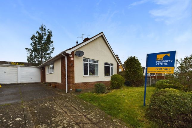 Thumbnail Bungalow for sale in Greenacres Road, Worcester, Worcestershire