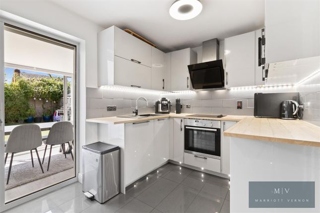 24, Clayton Mead, Godstone photo 2