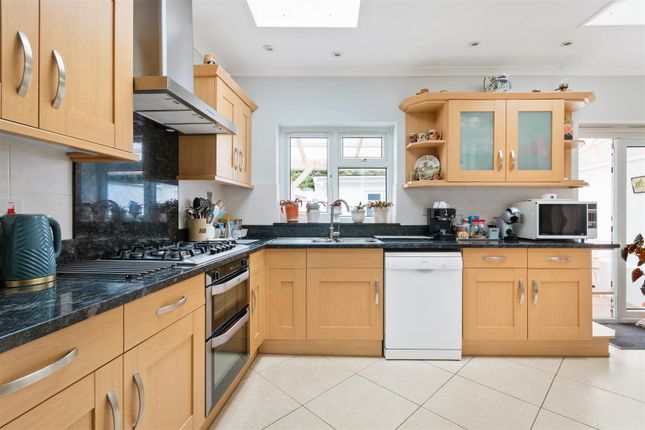 49, Hillfield Avenue, Morden photo 3