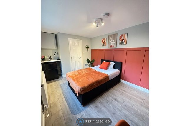 Bedroom 1 - Ground Floor Room