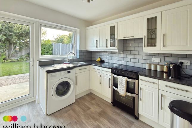 34, Pyesand, FRINTON-ON-SEA photo 2