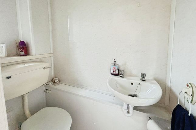 26 The Poplars, Port Talbot photo 3