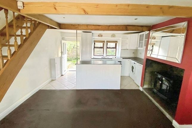 18, Holts Lane, Bradford photo 3