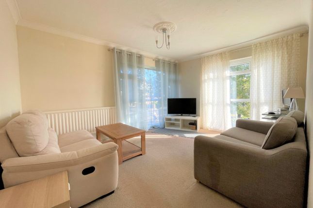 10 Kilmiston House, Manygate Lane, Shepperton photo 4
