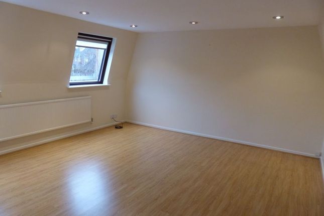 27B, The Parade, Bourne End photo 2