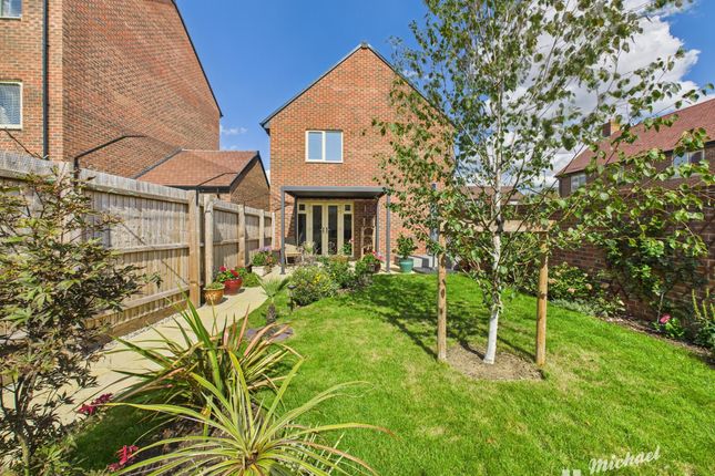 45 Broad Lane, Weston Turville photo 3