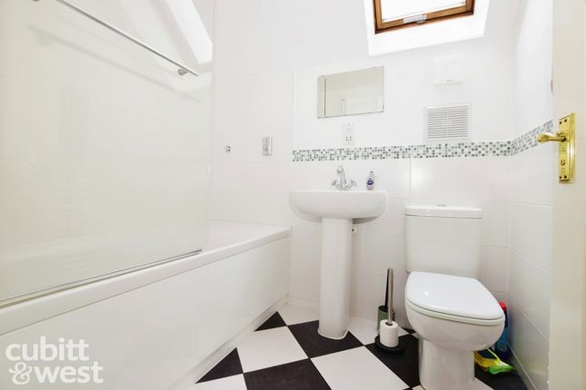 1, Anchor Court, Horsham photo 4