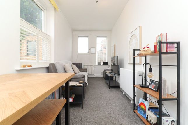 Flat 2, 31, Beresford Gardens, Kent photo 3