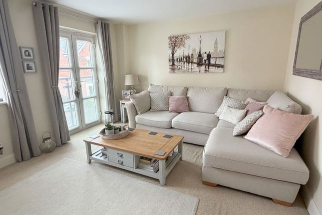 15 Webbs Way, Tewkesbury photo 3