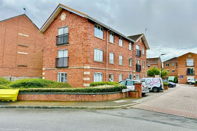 Flat for sale in Lock Keepers Court, Hull