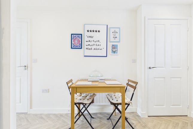 12, BOBBIN WAY, WAKEFIELD photo 4