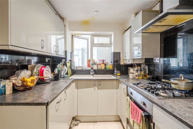 11, Englands Avenue, Bedfordshire photo 3