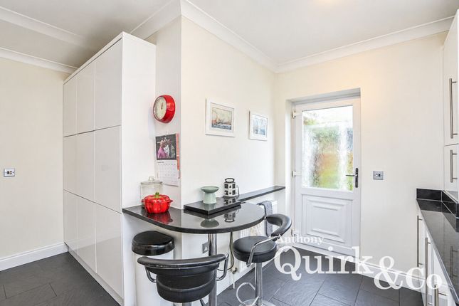 4, Surig Road, Canvey Island photo 4