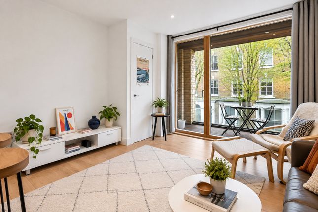 Flat 5, 18, Ellingfort Road, London photo 4