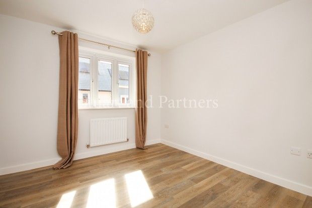 Goldfinch Road, Burgess Hill photo 4