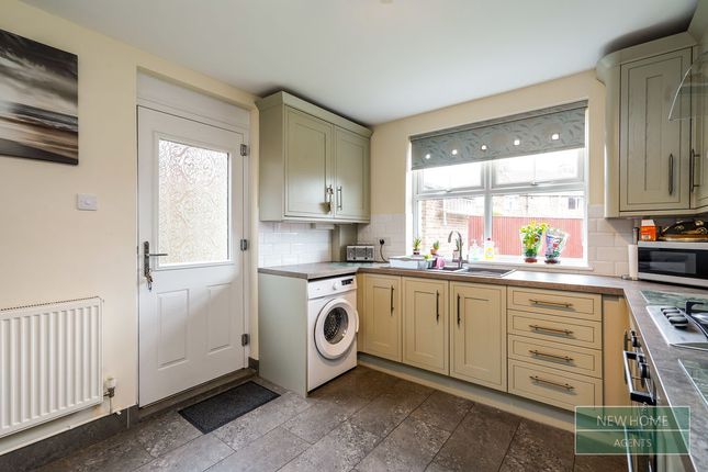 32, Beverley Crescent, Grimsby photo 3