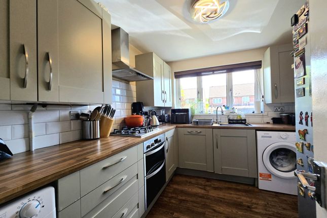 20 Heol Castell Coety, Bridgend photo 2