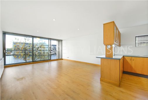 Thumbnail Flat to rent in City Harbour, Selsdon Way, Canary Wharf